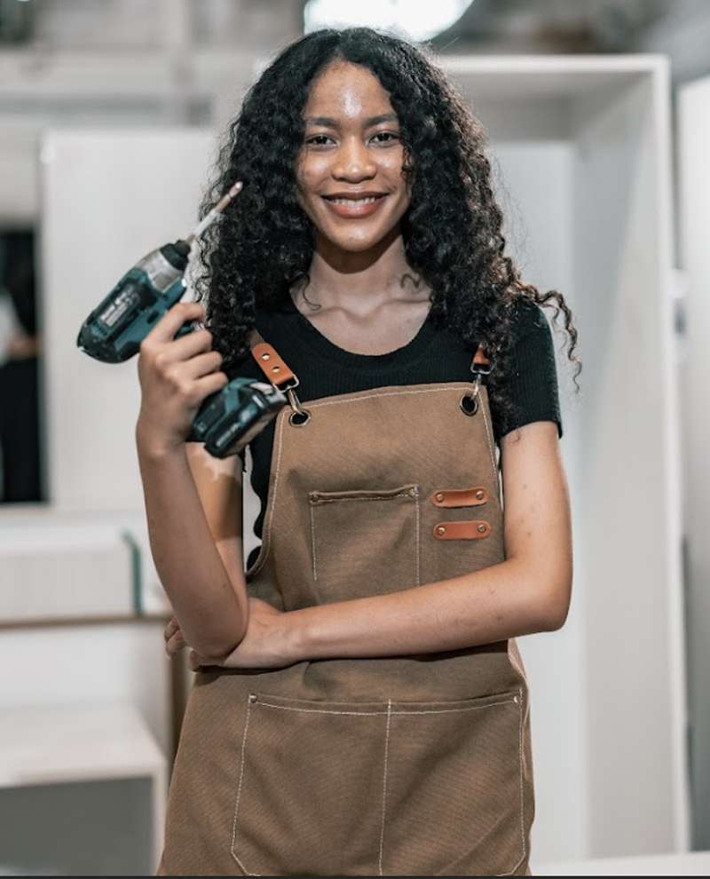 Employé africain db assistance installateur dépanneur motorisation ouverture fermeture idf