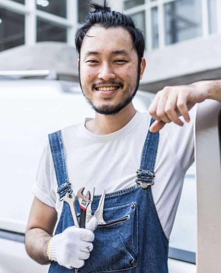 Employé asiatique db assistance installateur dépanneur motorisation ouverture fermeture idf