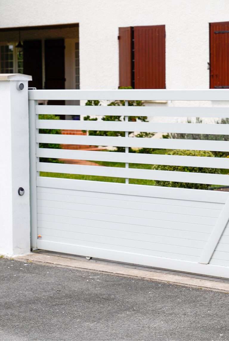 Portail coulissant moderne électronique et motorisé