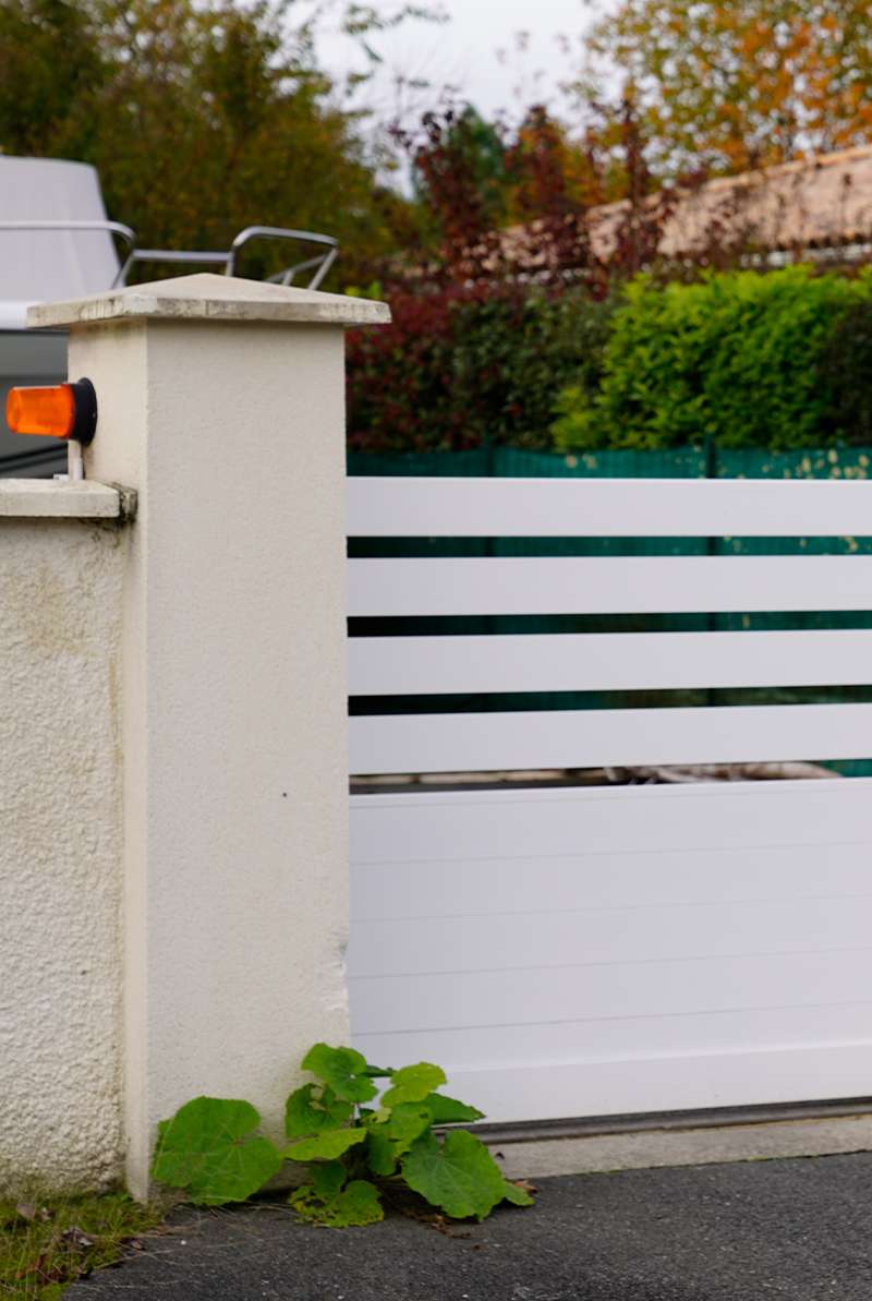 Portail coulissant moderne électronique