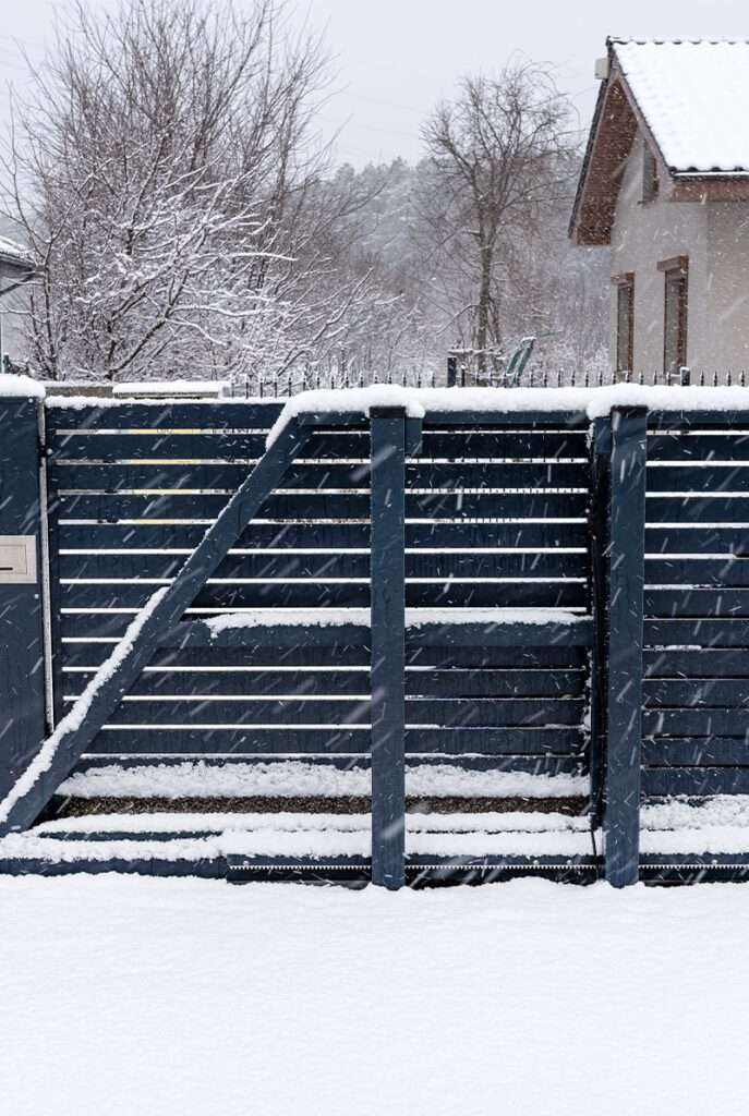 installation portail autoportant moderne 2